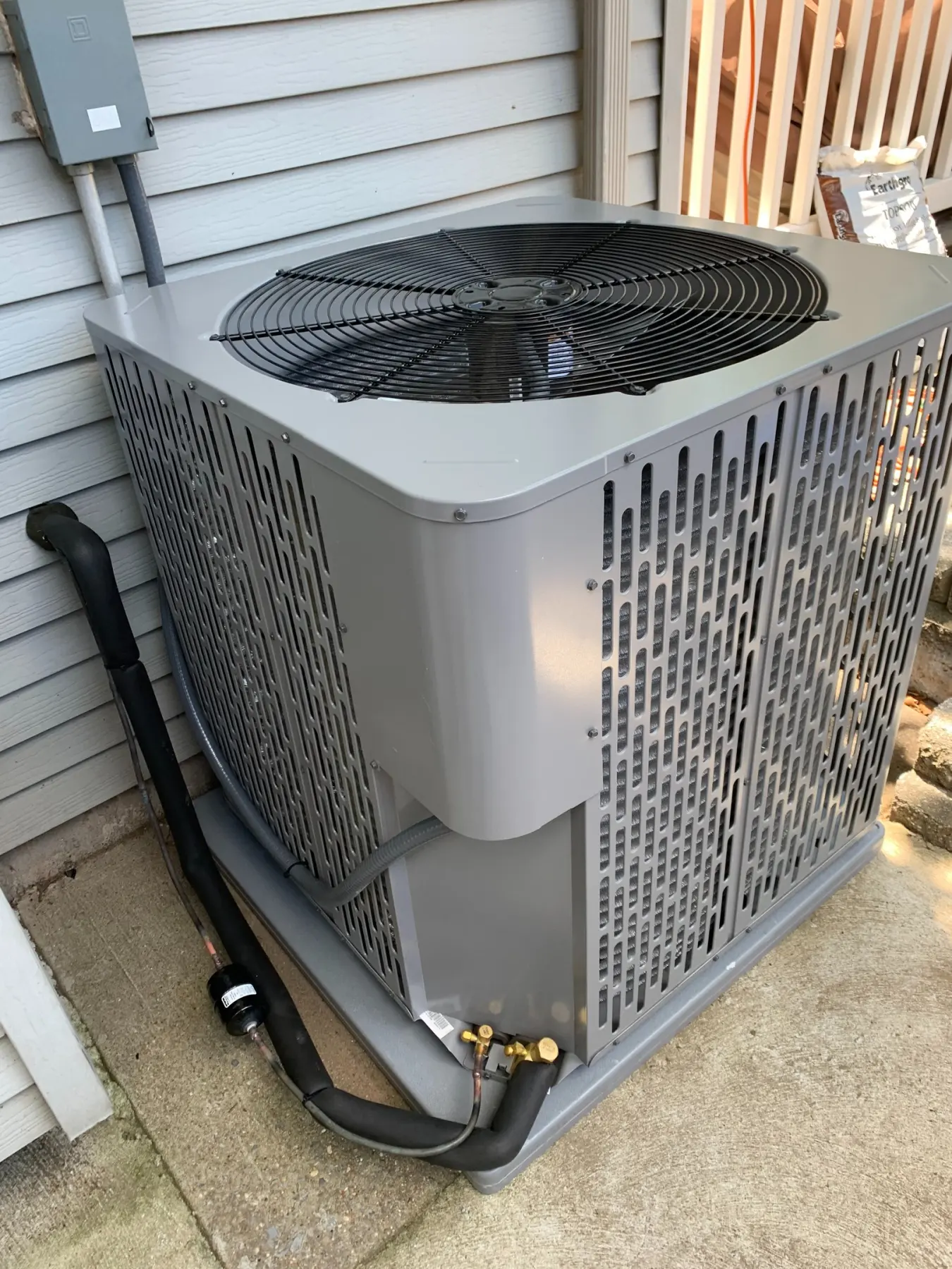 Outdoor air conditioning condenser